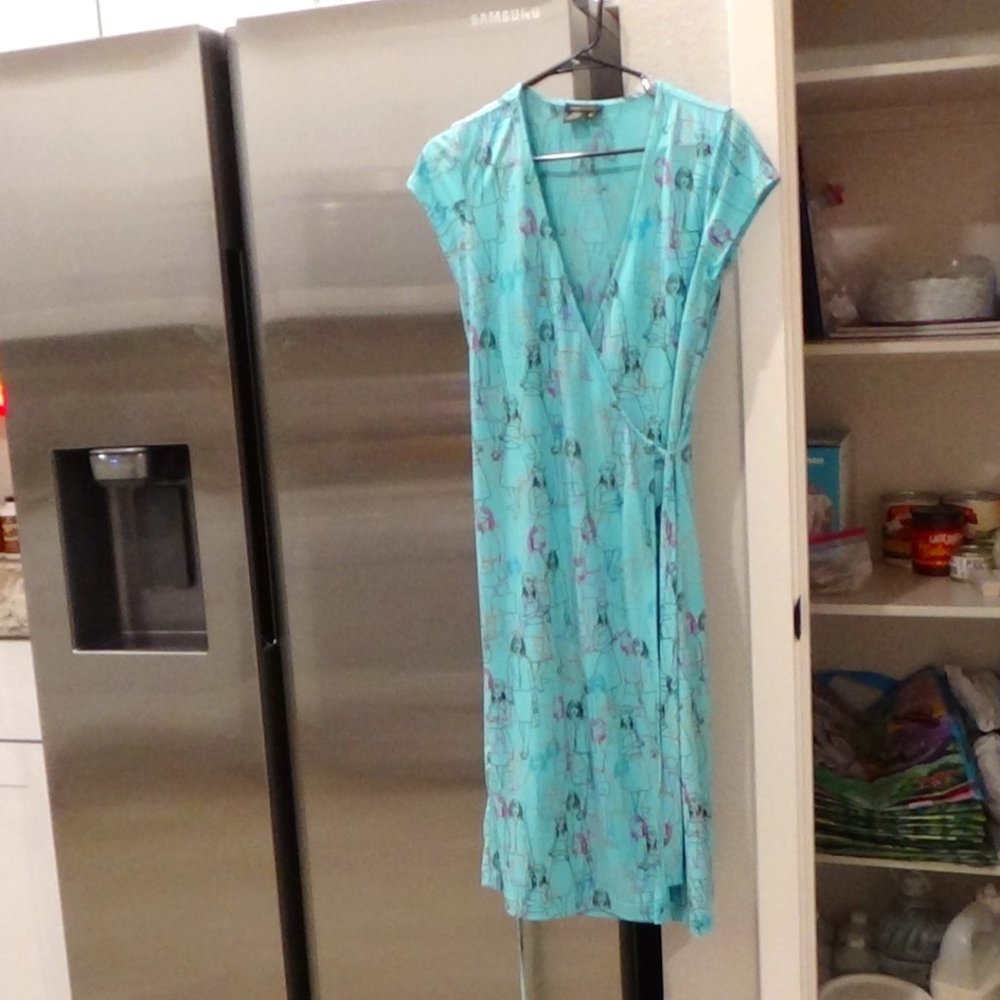 BCBGMaxAzria Fun Blue Wrap Dress with Modern Pattern M